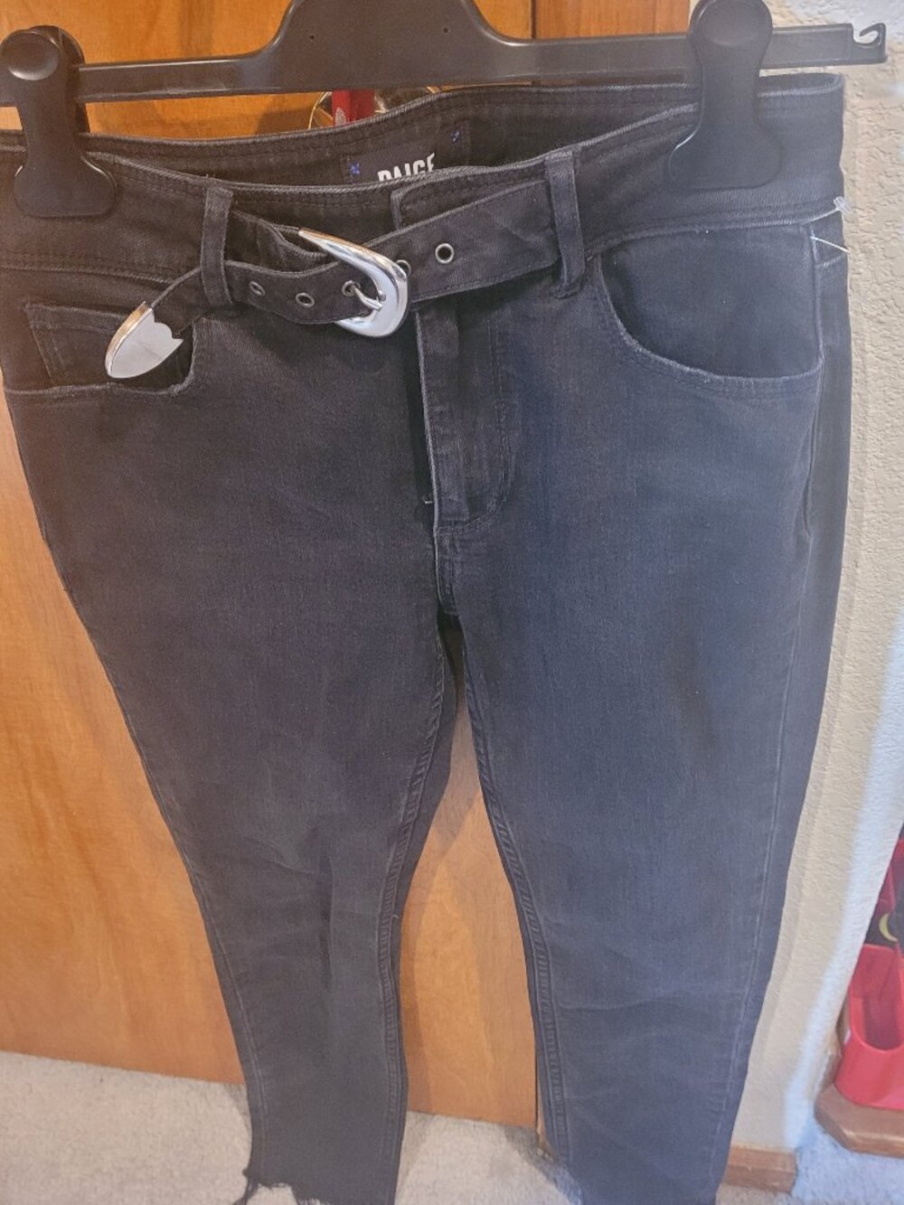 Paige size 26 black Ankle Peg Hoxton Jeans
